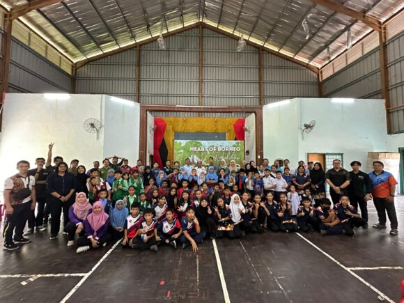 A group photo of attendants to heart of Borneo event